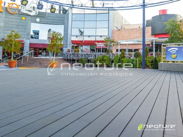 madera-exterior-sintetica-centro-comercial