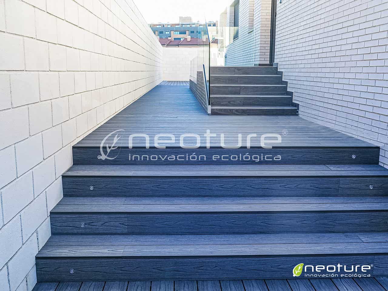suelo-exterior-encapsulado-escaleras-pizarra